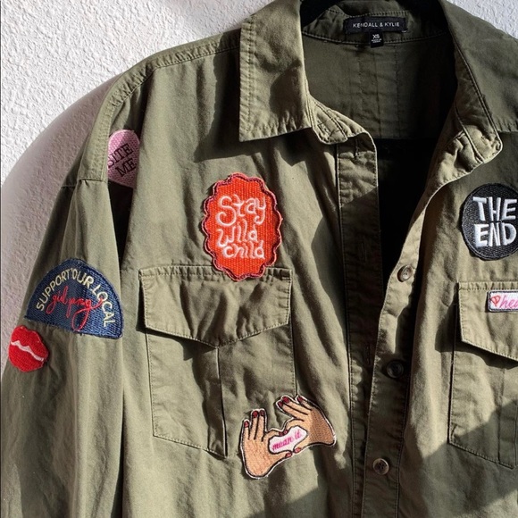 @𝐊𝐞𝐧𝐝𝐚𝐥𝐥𝐀𝐧𝐝𝐊𝐲𝐥𝐢𝐞 Olive Green Jacket (xs) 💚 - Picture 3 of 5